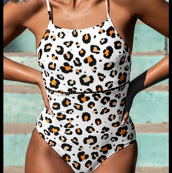 Cupshe Swimsuit. NWT. Size M - Picture 3 of 5